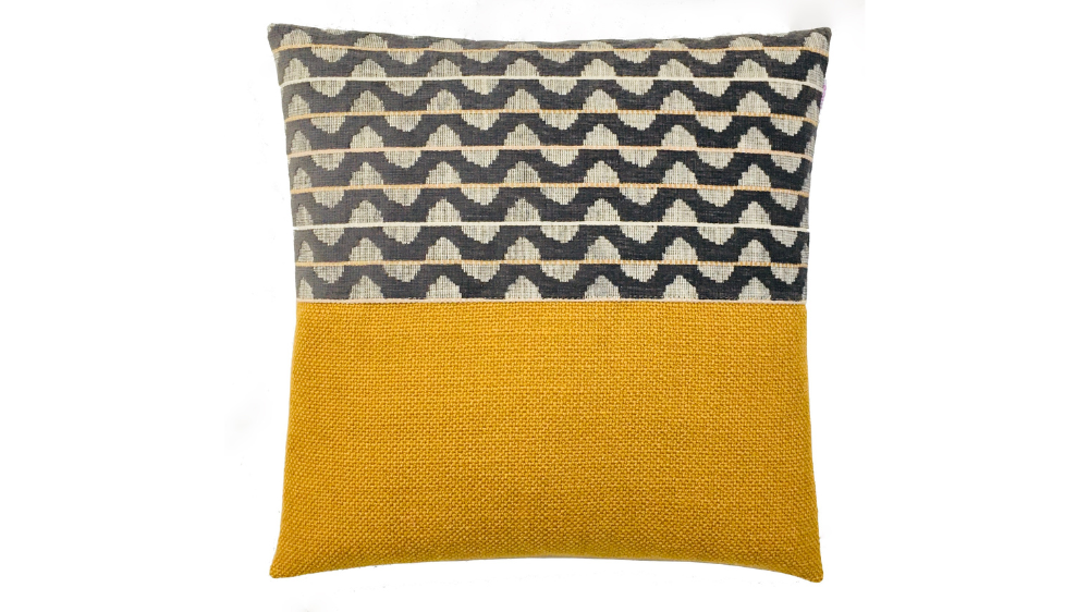 kussen Amber 50x50cm oker en zwart