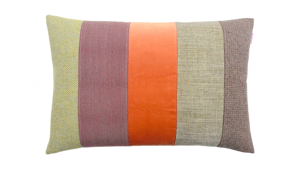 kussen Beautiful leftovers 40x60cm lichtgroen lila en perzik