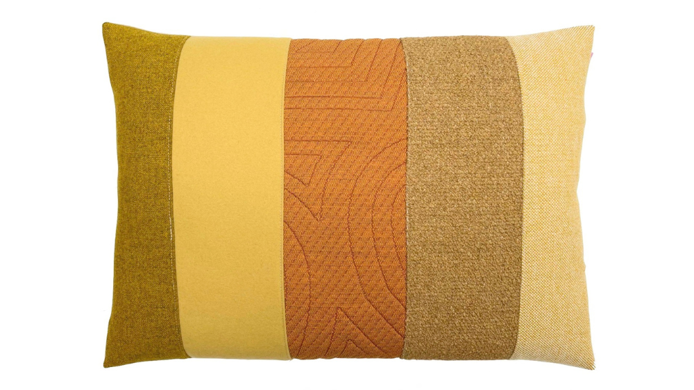 kussen Beautiful leftovers 50x70cm okergeel