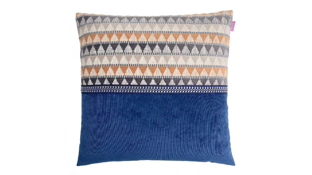 C12 kussen Crescent 50x50cm blauw grijs en zand