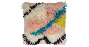 kussen Fluffy Sakura 50x50cm Sale lichtroze wit geel en blauw