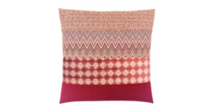 kussen Amarant 50x50cm  lichtroze met bordeaux