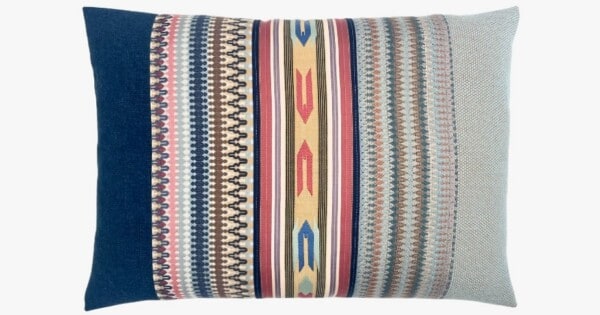 kussen patchwork strepen diverse stoffen blauw gemaakt door Marlies Spaan uniek item handgemaakt