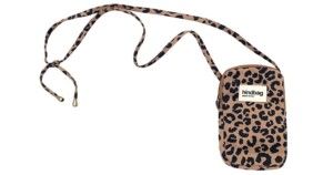 TS17 mobieltasje Leopard kleur: camel 11x18cm