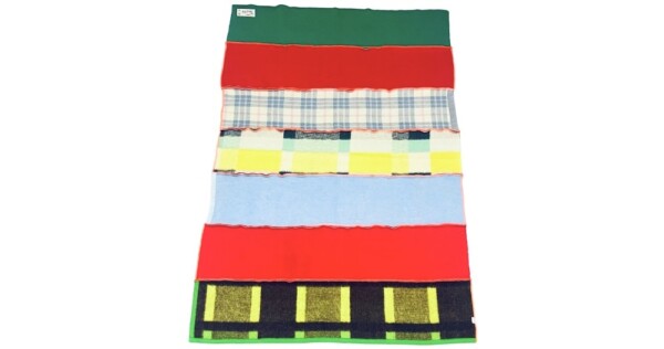 deken MeS patchwork ongeveer 145x210cm rood groen blauw geel