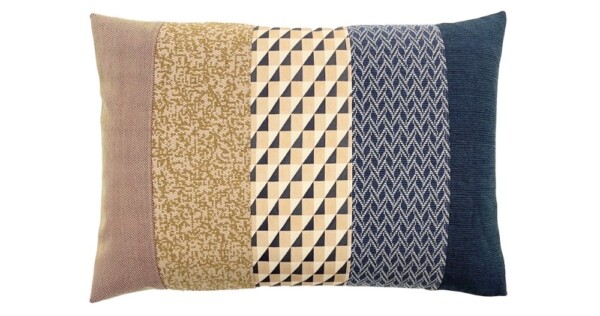 E16 patchwork kussen Elements 50x70cm donkerblauw geel en roze